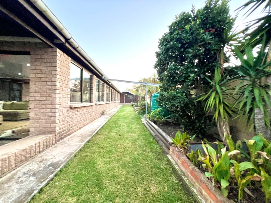 4 Bedroom Property for Sale in Walmer Downs Eastern Cape
